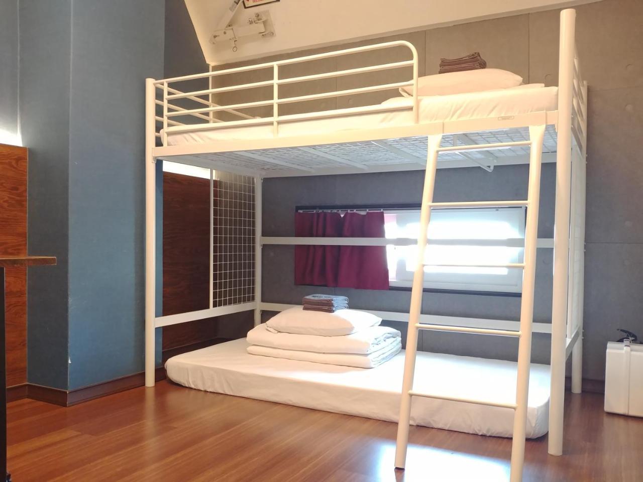 Travel Light Hostel Пусан Номер фото